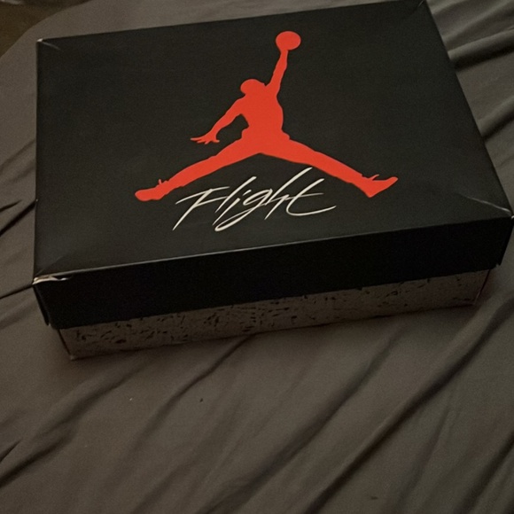 Jordan 4 Red Thunders - Picture 2 of 9